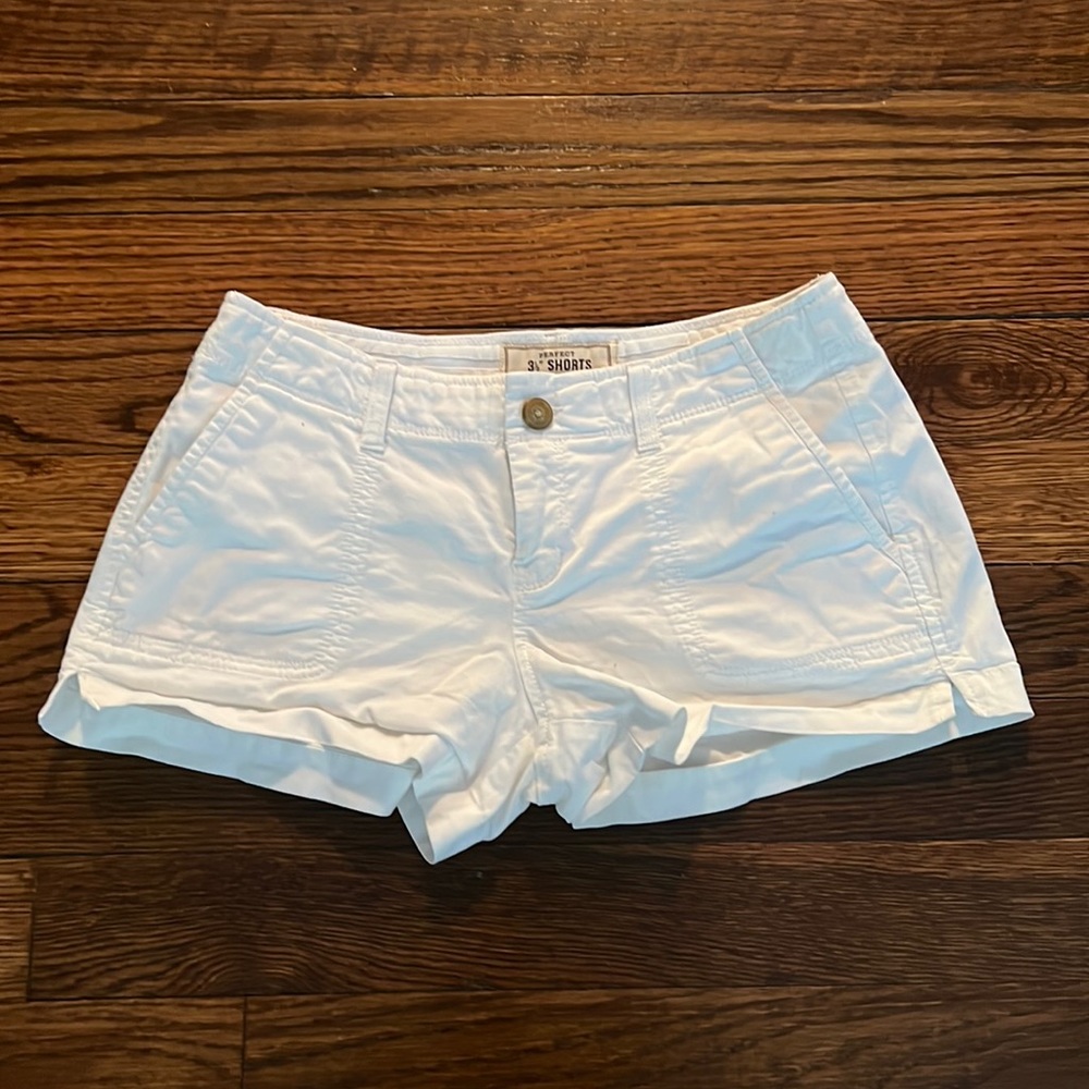 *FINAL SALE!* Old Navy White Khakis - LOWEST PRICE!